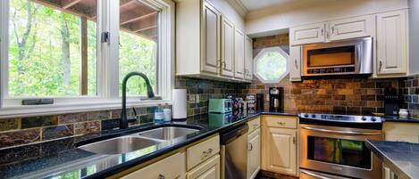 Micro-ondes, four, plaque de cuisson, lave-vaisselle