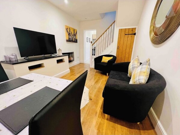 Interior - Stylish, immaculate one double bedroom boutique style cottage in Chichester. (Chichester)