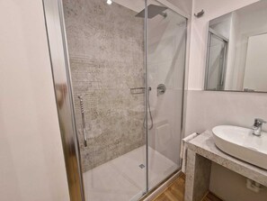 Double or Twin Room | Bathroom