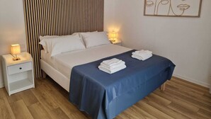 Triple Room | Desk, laptop workspace, WiFi (free) - L'altalena - Guest house (Fiumicino)