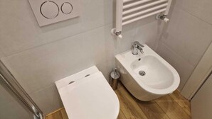 Shower, free toiletries, hair dryer, towels - L'altalena - Guest house (Fiumicino)