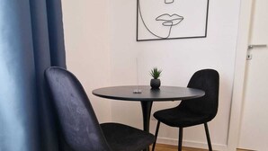 Triple Room | Desk, laptop workspace, WiFi (free) - L'altalena - Guest house (Fiumicino)