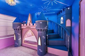 9 Schlafzimmer, Bügeleisen/Bügelbrett, Reisekinderbett, WLAN