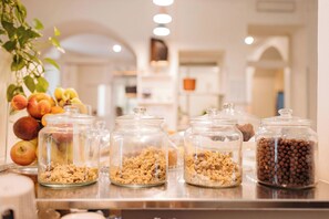 Daily local cuisine breakfast for a fee - Tomato Backpackers (Turin)
