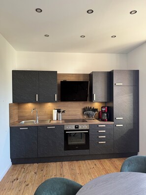 Fridge, oven, stovetop, dishwasher - Vacation apartment Hildegard Ferienidyll Pfälzerwald - nature, peace, comfort (Clausen)