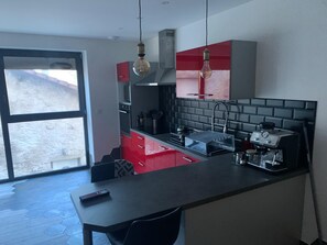 Microonde, forno, piano cottura, lavastoviglie