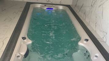 Bain à remous intérieur