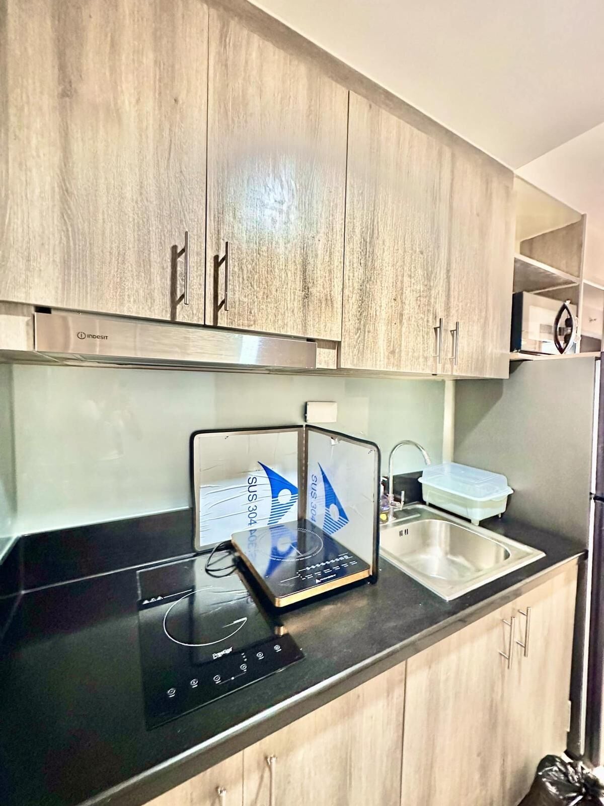Fridge, microwave, stovetop, electric kettle