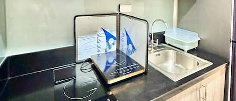 Fridge, microwave, stovetop, electric kettle