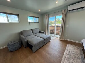 TV - NEWLY Built, Private studio w/separate entrance (San Diego)