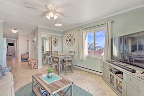 Smart TV, video games, DVD player, books - BeachBox II • Panoramic Inlet Views • Bayside Pool • Park Free • Couple's Corner (Ocean City)