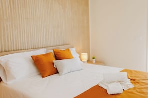 Iron/ironing board, Internet, bed sheets