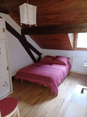 3 habitaciones, escritorio, wifi gratis y ropa de cama 