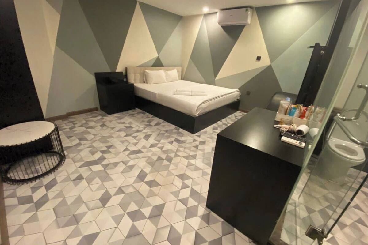 Deluxe Double Room | Desk, blackout drapes, soundproofing, iron/ironing board