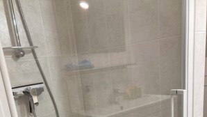 Dusj og hårføner