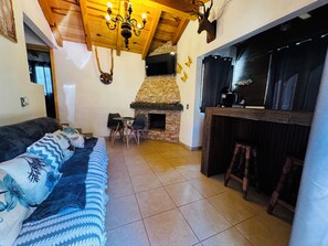 TV, fireplace - Cabin in Mazamitla, Mexico (Mazamitla)