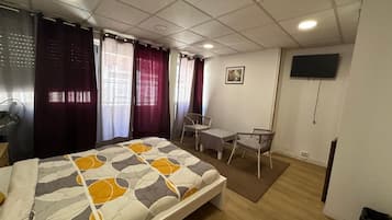 Classic Double Room, City View | Desk, free WiFi