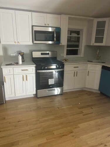 Spacious 3-bedroom apartment in welcoming Queens with AC