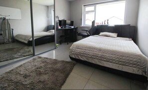 Ferros/tábuas de passar roupa, Wi-Fi, roupa de cama