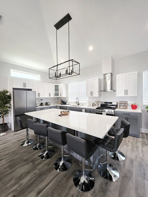 Fridge, microwave, oven, stovetop - Modern 4BR Retreat - Pool, Elevator - Walk to Beach (Indian Rocks Beach)