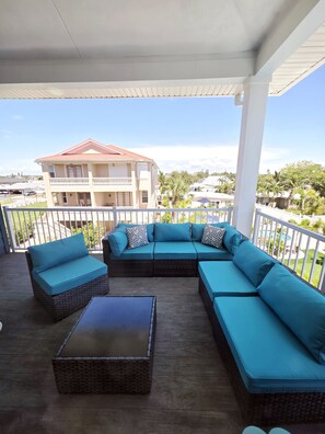 Property grounds - Modern 4BR Retreat - Pool, Elevator - Walk to Beach (Indian Rocks Beach)