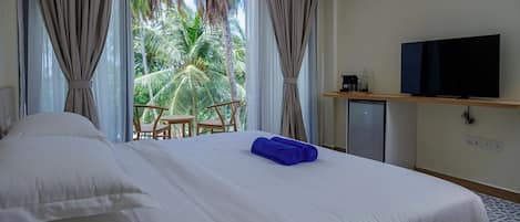 Deluxe Double Room, Balcony, Sea View | In-room safe, iron/ironing board, free WiFi