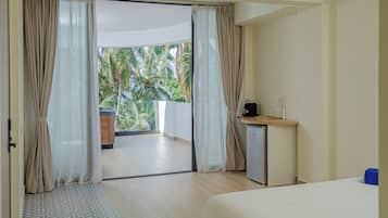 Luxury Double Room, Balcony, Sea View | In-room safe, iron/ironing board, free WiFi