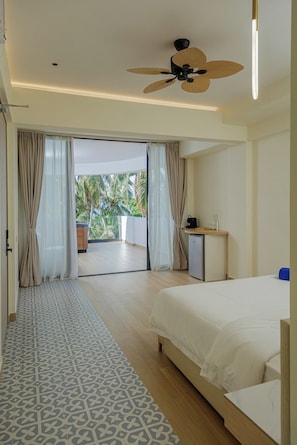 Luxury Double Room, Balcony, Sea View | In-room safe, iron/ironing board, free WiFi