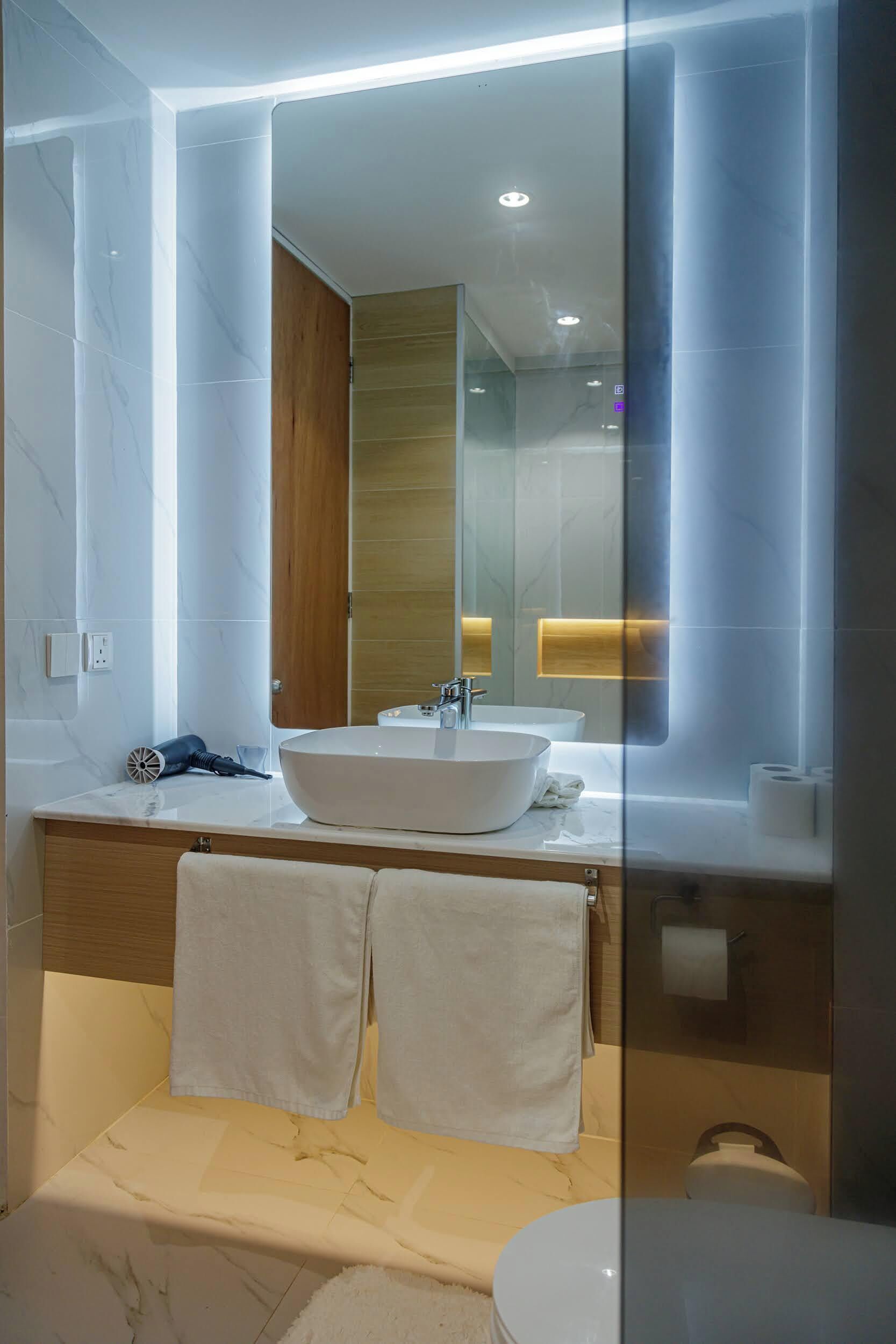 Deluxe Double Room, Beach View | Bathroom