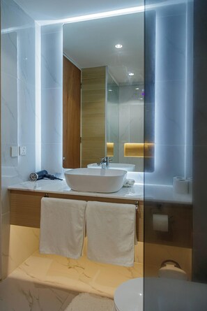Deluxe Double Room, Beach View | Bathroom - Kinan Boutique (Fulidhoo)