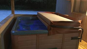 Bain à remous extérieur