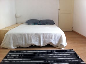 2 bedrooms, bed sheets