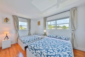 5 Schlafzimmer, Schreibtisch, Bügeleisen/Bügelbrett, Reisekinderbett