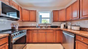 KylskÄp, mikrovÄgsugn, ugn och spishÀll