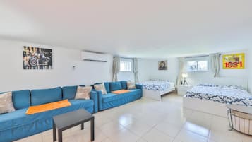 5 bedrooms, desk, iron/ironing board, travel crib