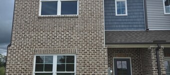 Spacious 3-bedroom townhome just minutes from downtown Hsv, Redstone Arsenal.
