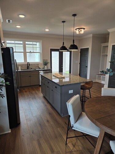 Spacious 3-bedroom townhome just minutes from downtown Hsv, Redstone Arsenal.