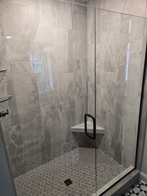 Towels, soap, shampoo, toilet paper