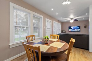 Dining - Entire 3BR/1BA dog friendly private home w dedicated office, Lg yard & parking (Houston)