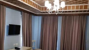 In-room safe, desk, soundproofing, free WiFi