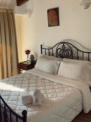 Premier Quadruple Room | In-room safe, desk, soundproofing, free WiFi - SARAJET E PASHAIT (Himarë)