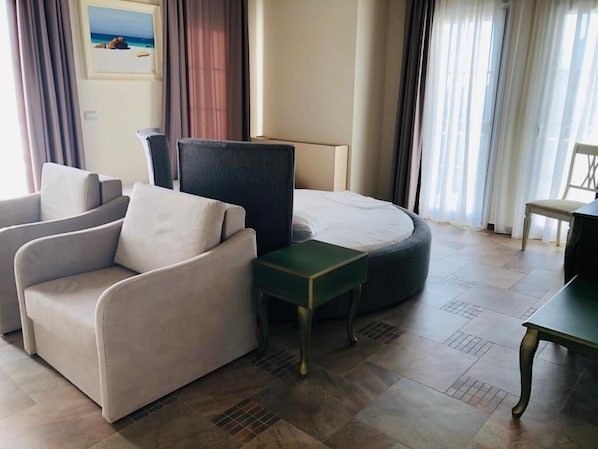In-room safe, desk, soundproofing, free WiFi