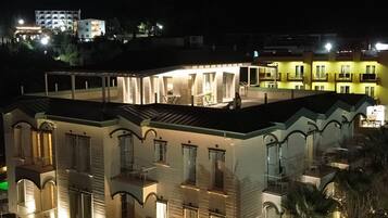 Vista frontal de la propiedad