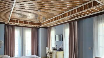 In-room safe, desk, soundproofing, free WiFi