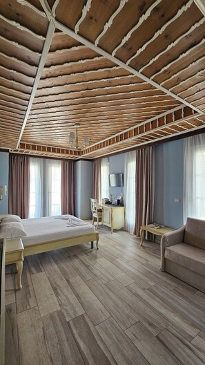 In-room safe, desk, soundproofing, free WiFi - SARAJET E PASHAIT (Himarë)