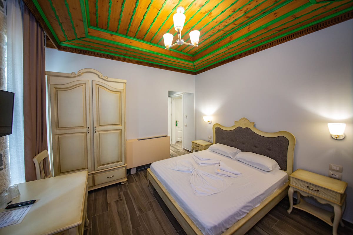 Family Suite | In-room safe, desk, soundproofing, free WiFi