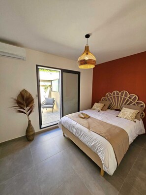 2 bedrooms, iron/ironing board, WiFi, bed sheets