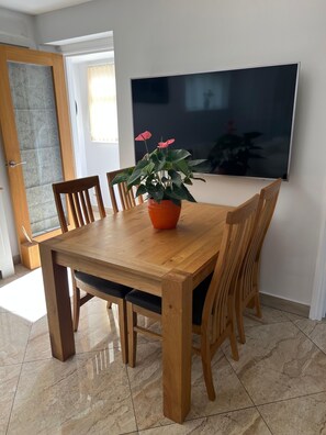 Dining - Cosy 3 bedroom home located in Oxford (Headington)