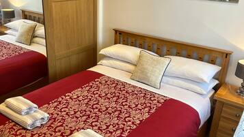 3 makuuhuonetta, silitysrauta/-lauta, Wi-Fi, vuodevaatteet