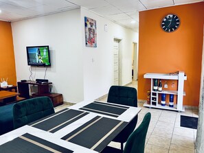 Dining - Charming 2-bedroom house with AC in Yaoundé (Yaoundé)